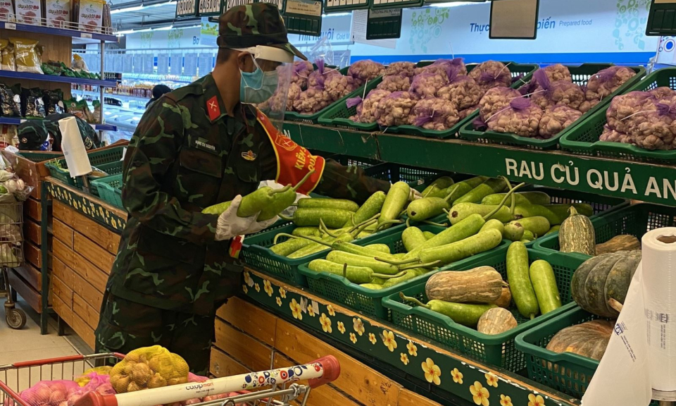 Thủ tướng y&ecirc;u cầu bảo đảm lương thực, thực phẩm đến được với người d&acirc;n, đặc biệt tại &lsquo;v&ugrave;ng đỏ&rsquo;