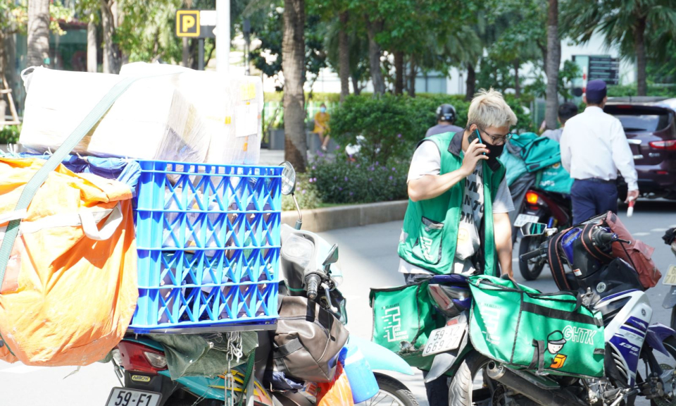 TP Hồ Ch&iacute; Minh: Shipper vẫn được x&eacute;t nghiệm nhanh miễn ph&iacute; đến ng&agrave;y 15/9