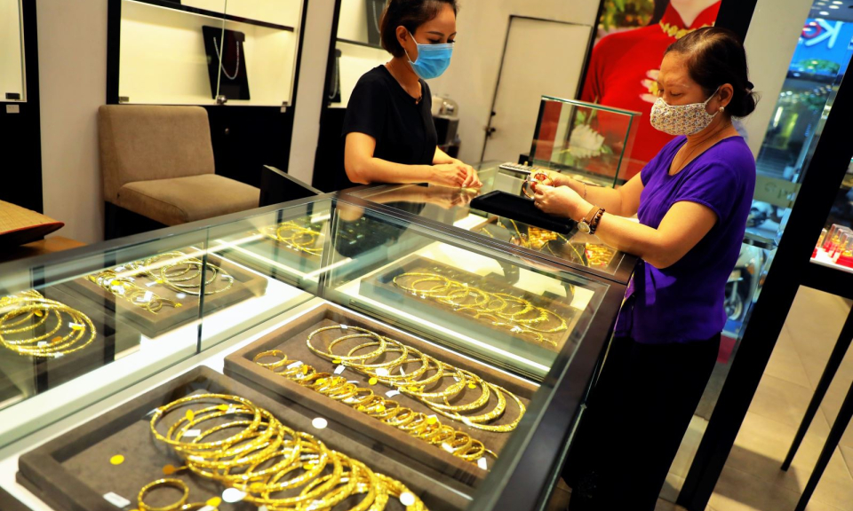 Gi&aacute; v&agrave;ng s&aacute;ng 21/9 tăng 300.000 đồng/lượng