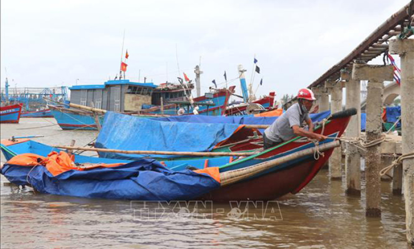 Thời tiết ng&agrave;y 8/10: &Aacute;p th&acirc;́p nhi&ecirc;̣t đới đã mạnh l&ecirc;n thành bão