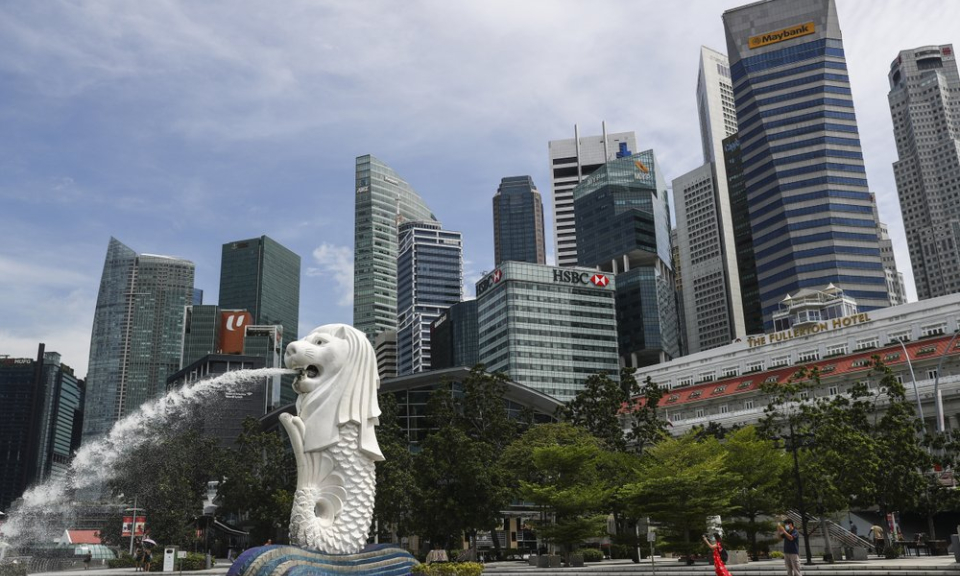 Malaysia v&agrave; Singapore tr&ecirc;n chặng đường sống chung với COVID-19