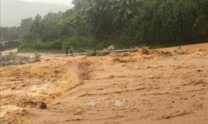 Đề ph&ograve;ng lũ qu&eacute;t, sạt lở đất v&agrave; ngập &uacute;ng cục bộ tại 11 tỉnh, th&agrave;nh phố