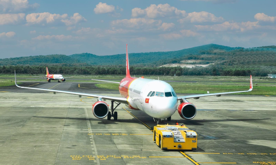 Khơi th&ocirc;ng vận tải h&agrave;ng kh&ocirc;ng v&agrave; đường bộ