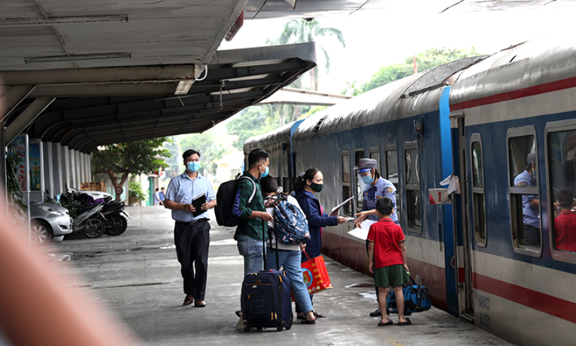 Vắng kh&aacute;ch, vận tải đường bộ, đường sắt gặp kh&oacute;