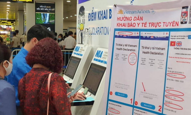Kh&aacute;ch đi m&aacute;y bay sẽ chỉ phải khai b&aacute;o y tế điện tử tại ứng dụng PC-COVID
