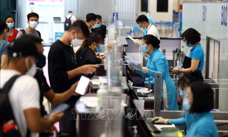 Từ h&ocirc;m nay (29/10), h&agrave;nh kh&aacute;ch đi m&aacute;y bay chỉ cần khai b&aacute;o y tế điện tử