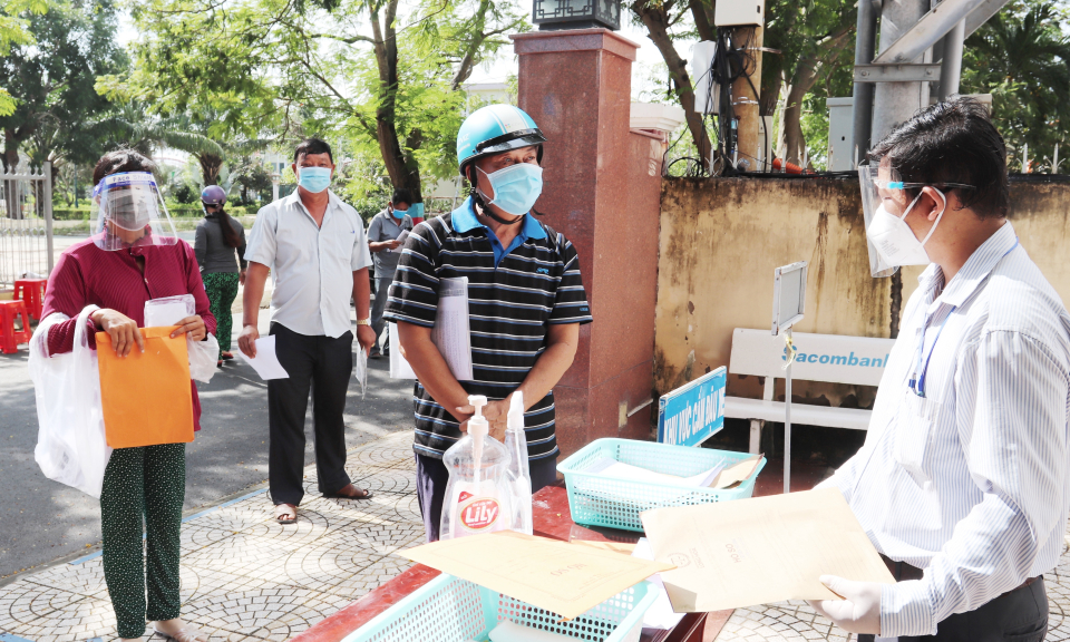 Cần Đước: Ph&ograve;ng, chống dịch COVID tại Trung t&acirc;m h&agrave;nh ch&iacute;nh c&ocirc;ng