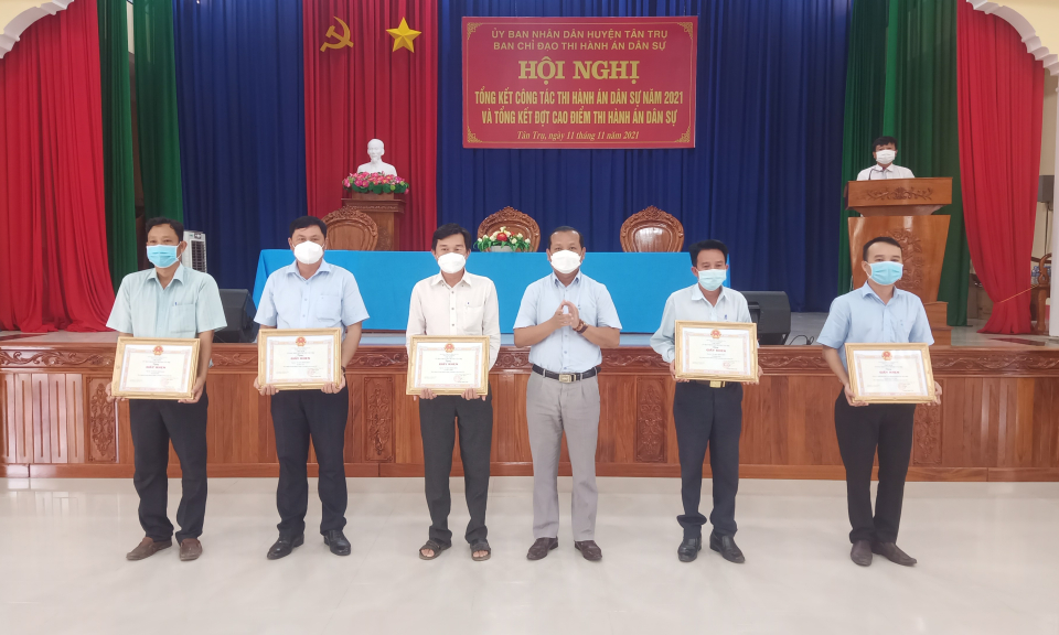 C&ocirc;ng t&aacute;c thi h&agrave;nh &aacute;n d&acirc;n sự tr&ecirc;n địa b&agrave;n huyện T&acirc;n Trụ