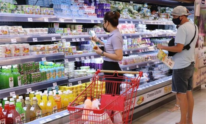 Tổng mức b&aacute;n lẻ h&agrave;ng h&oacute;a, doanh thu dịch vụ tăng trưởng khả quan