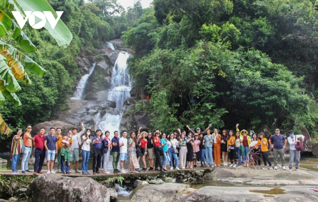 Gần đây, những ngọn thác này đã trở thành điểm đến mới được du khách ưa thích. Trở về với thiên nhiên, tham gia các hoạt động tắm suối, văn nghệ và khám phá văn hoá của người dân bản địa xung quanh thác nước ngày càng được nhiều người lựa chọn khi đến với Quảng Ninh./.