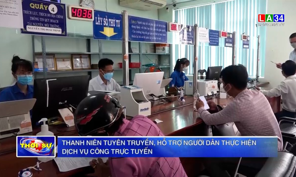 Thanh ni&ecirc;n tuy&ecirc;n truyền, hỗ trợ người d&acirc;n thực hiện dịch vụ c&ocirc;ng trực tuyến
