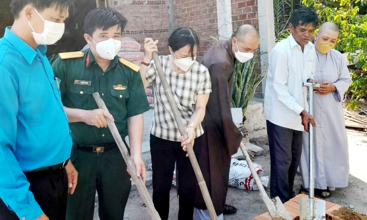 Cần Đước sữa chữa nh&agrave; ở cho thương binh