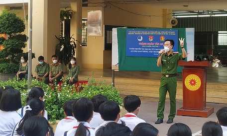 Th&agrave;nh phố T&acirc;n An tăng cường tuy&ecirc;n truyền t&aacute;c hại ma t&uacute;y, bạo lực học đường, an to&agrave;n giao th&ocirc;ng trong học sinh v&agrave; đo&agrave;n vi&ecirc;n thanh ni&ecirc;n