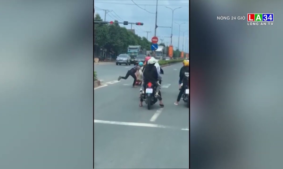 H&agrave;nh động "trẻ tr&acirc;u" đ&aacute;ng ch&ecirc; tr&aacute;ch của 2 thanh ni&ecirc;n