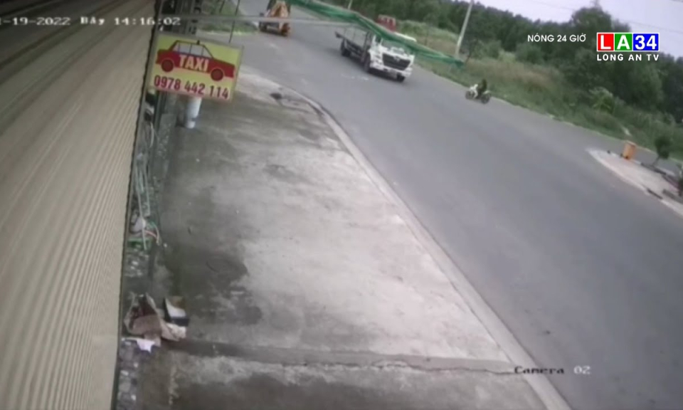 Gặp nạn v&igrave; qua ng&atilde; tư thiếu quan s&aacute;t