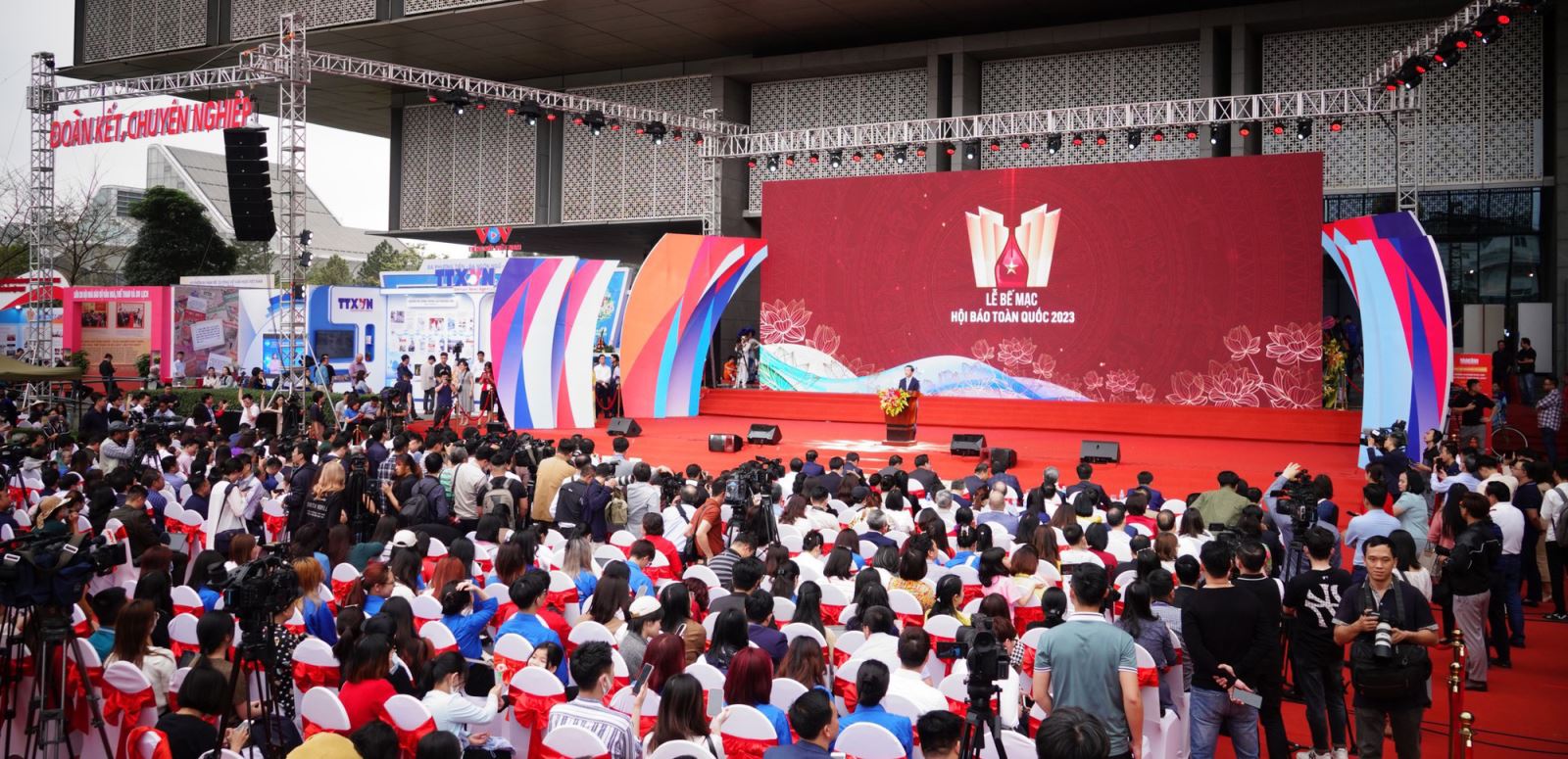 Ảnh với chú thích