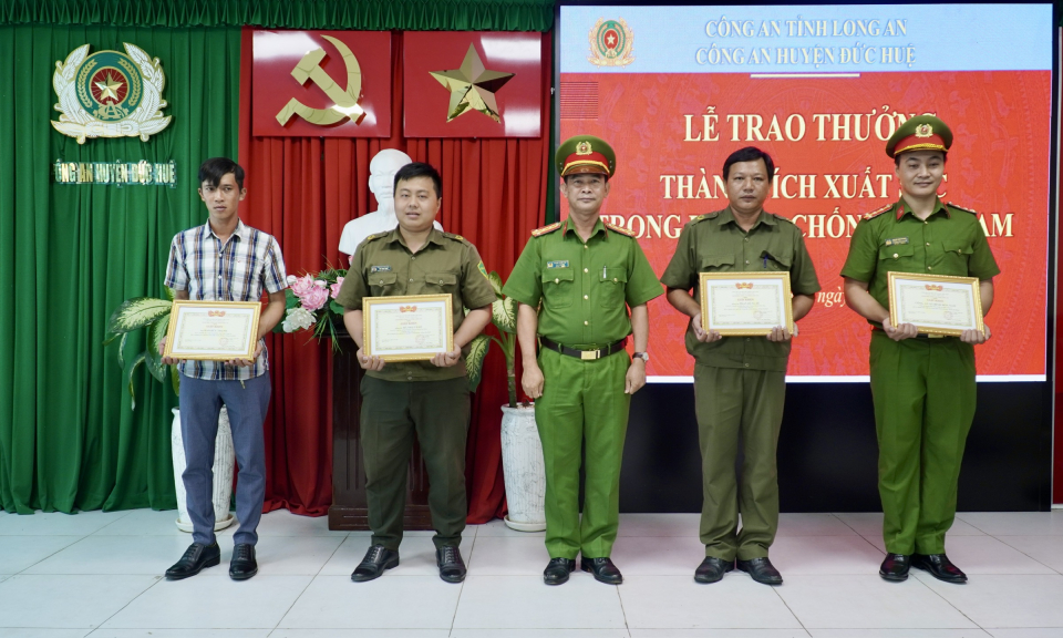 Công an Tỉnh: Khen thưởng thành tích đấu tranh phòng, chống tội phạm ...