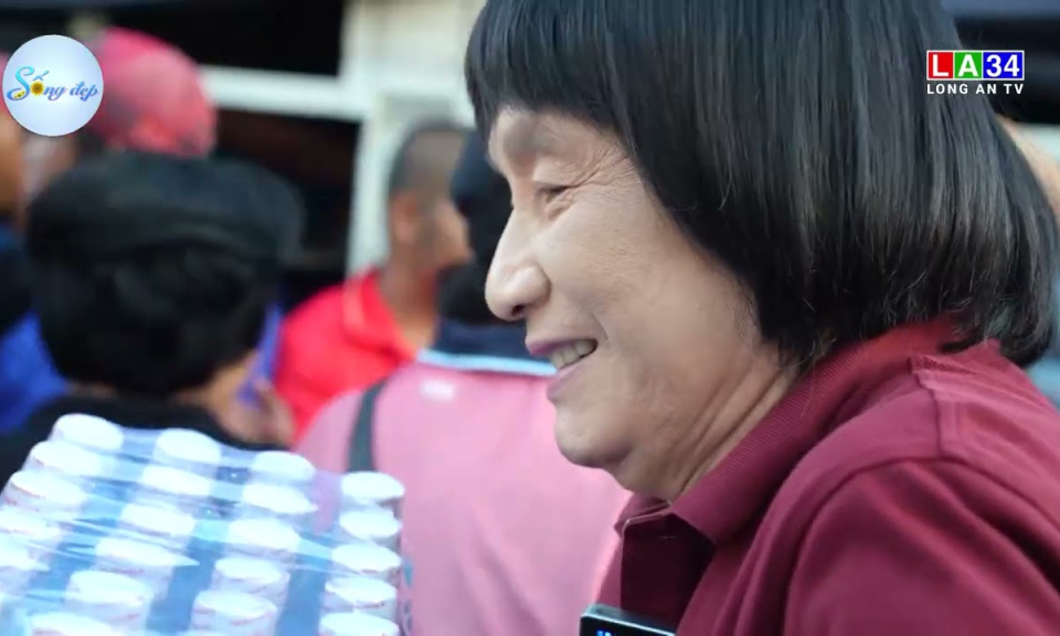 Những người con nặng l&ograve;ng với qu&ecirc; hương Long An