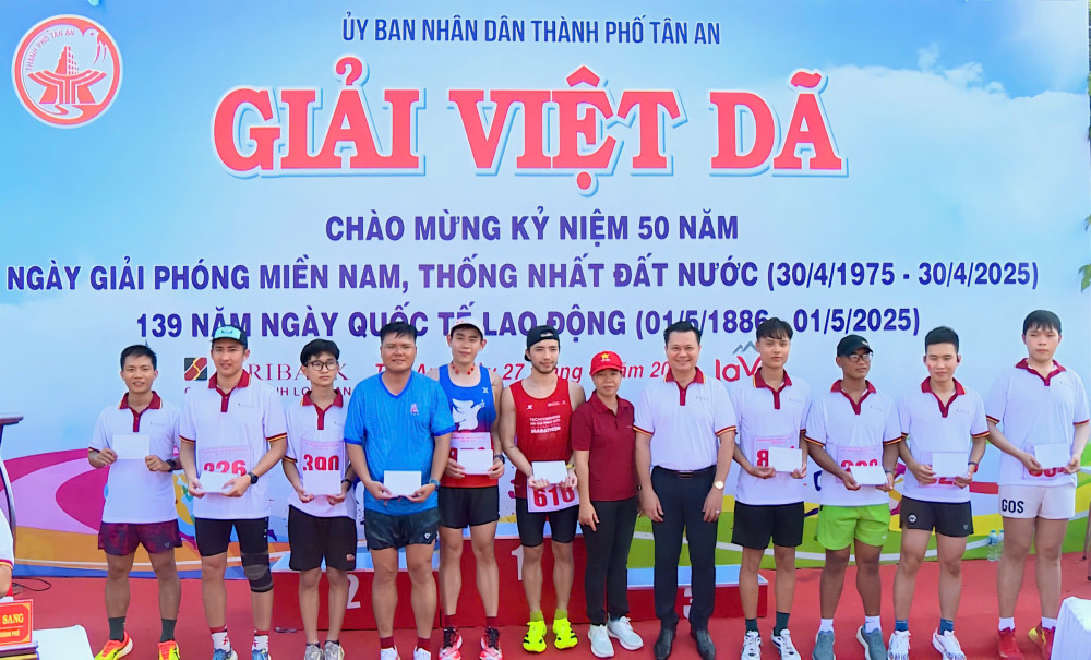 Trao giải thưởng cho vận động viên