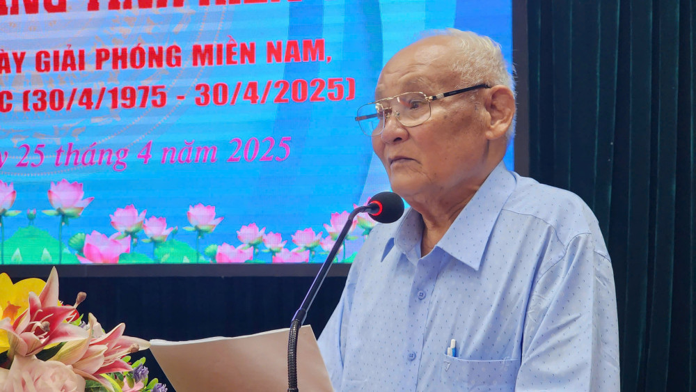 Ông Dương Văn Thương – nguyên Phó Chỉ huy trưởng, Tham mưu trưởng Tỉnh đội Kiến Tường, phát biểu ôn lại truyền thống