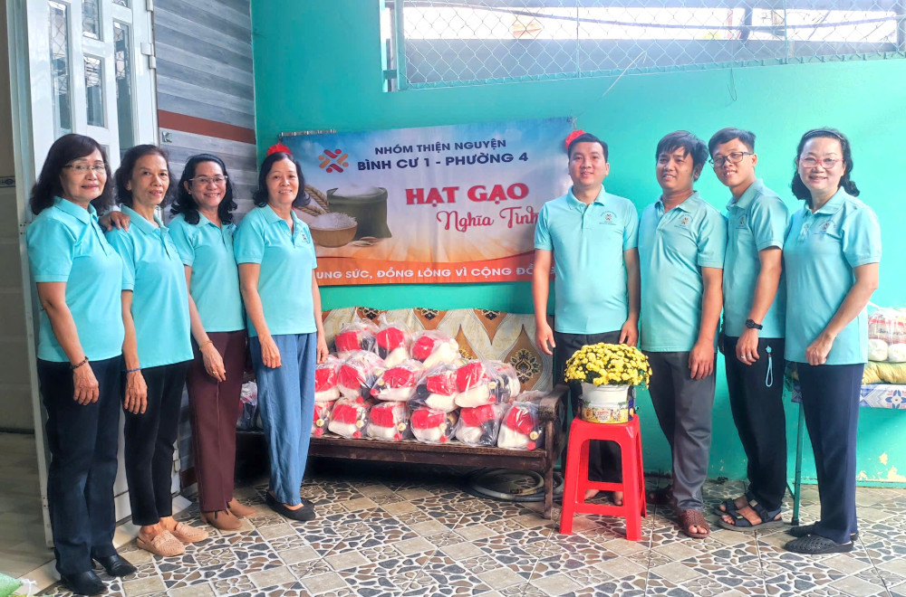 Các thành viên Nhóm thiện nguyện Bình Cư 1, phường 4, TP.Tân An có sự tham gia của nhiều người với lứa tuổi, nghề nghiệp khác nhau nhưng đều có chung tấm lòng nhân ái, mong muốn được chung tay giúp đỡ cộng đồng
