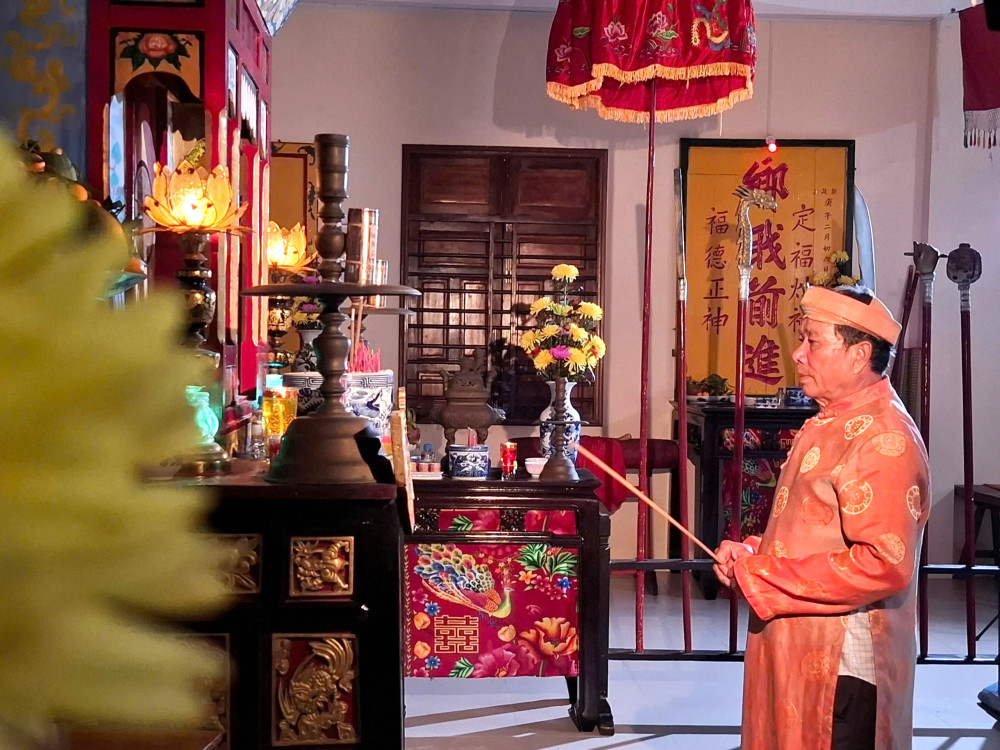 Ông Lương Thành Long là đời thứ 3 trong gia đình luôn tâm huyết, giữ gìn văn hóa đình Tân Chánh