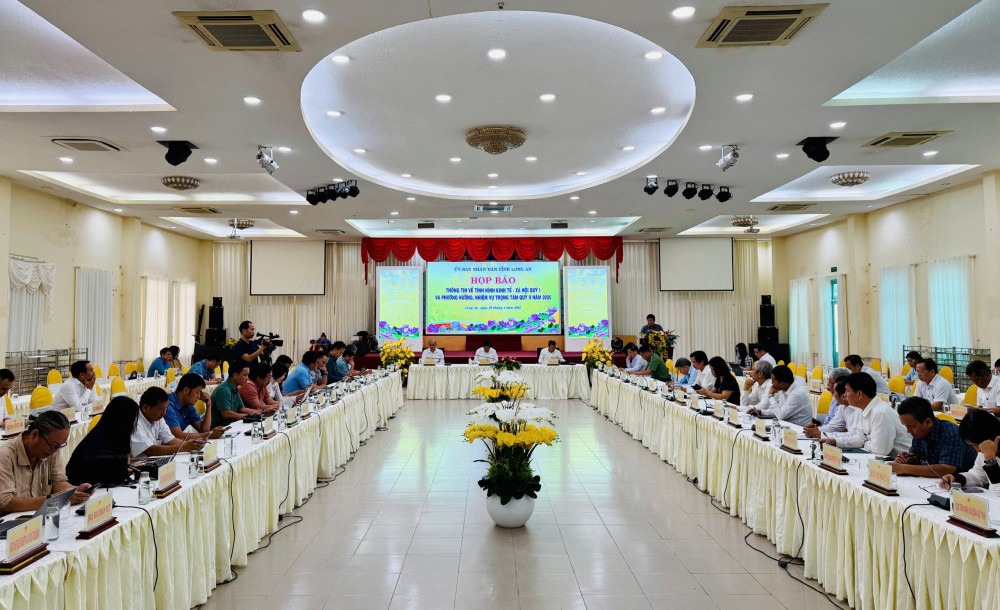 UBND tỉnh Long An tổ chức họp báo thông tin tình hình kinh tế - xã hội quí I và phương hướng, nhiệm vụ trọng tâm quí II/2025