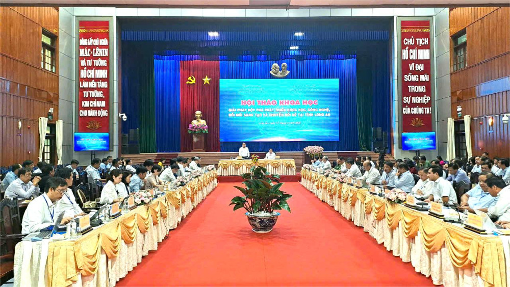 Phiên thảo luận diễn ra sôi nổi với nhiều ý kiến sâu sắc, tập trung vào việc tháo gỡ những điểm nghẽn