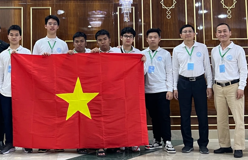 Đoàn Việt Nam tham dự kỳ thi. (Ảnh: Bộ GD-ĐT)