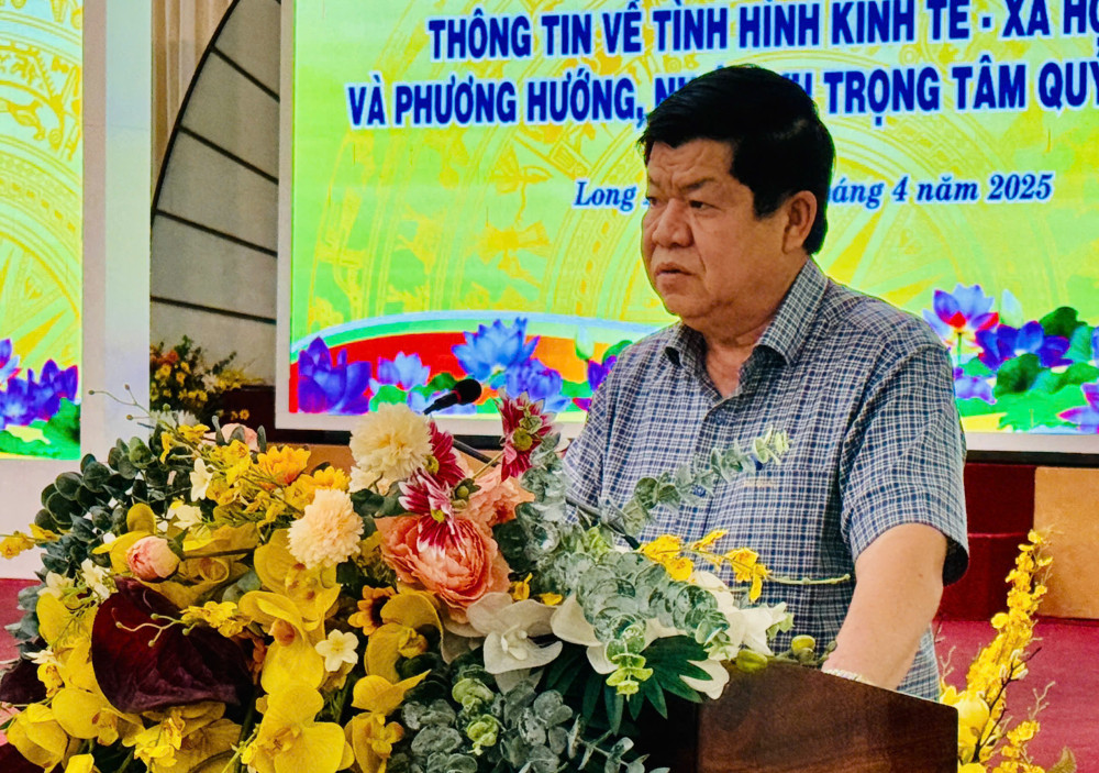 Phó Giám đốc Sở Tài chính – Trần Văn Tươi báo cáo tóm tắt tình hình phát triển kinh tế - xã hội quí I và phương hướng, nhiệm vụ trọng tâm quí II/2025