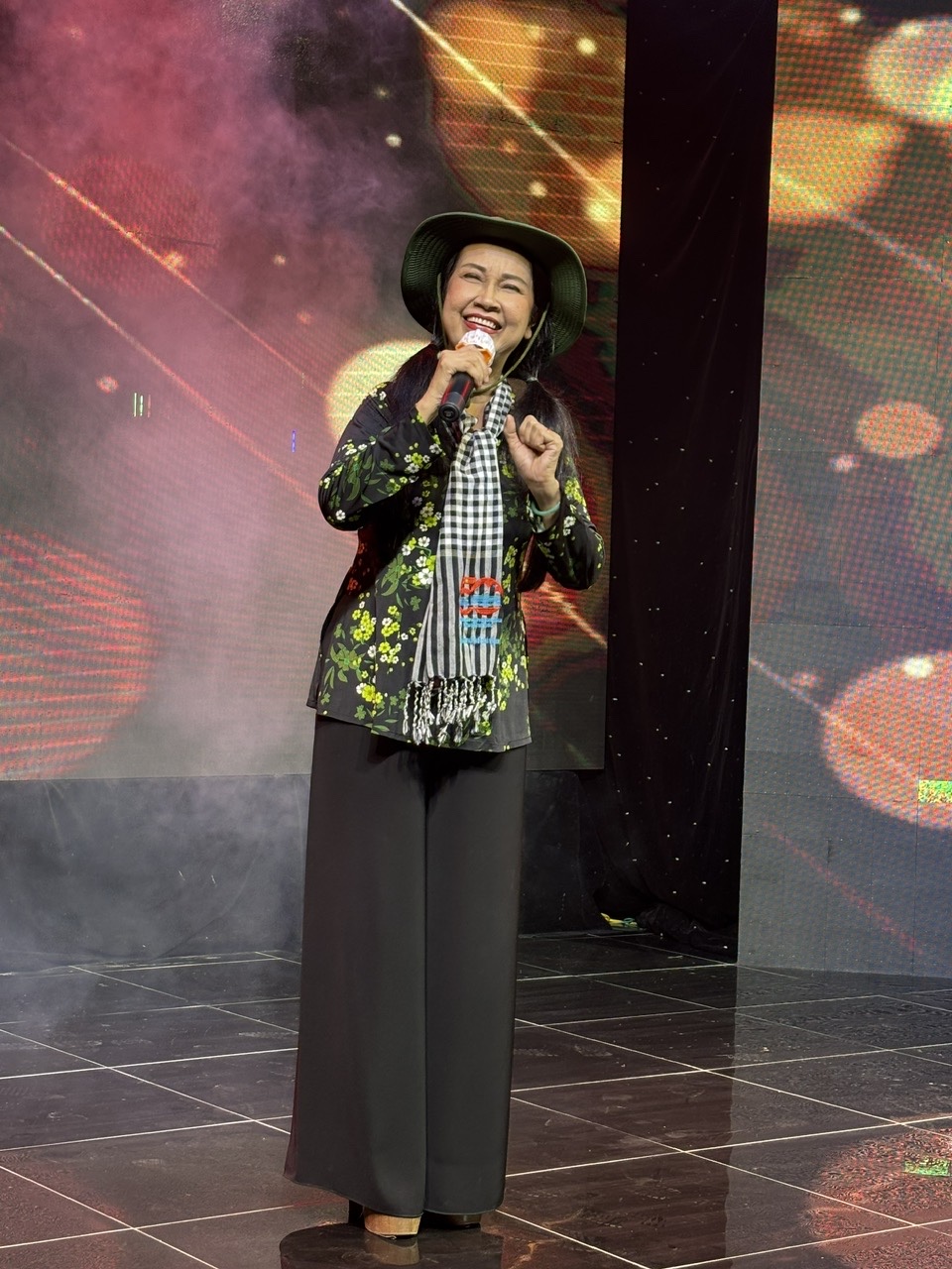 Ca sĩ Bích Phượng