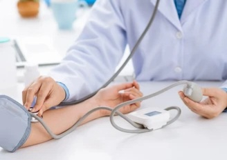 Bác sĩ hành nghề (Ảnh minh họa)