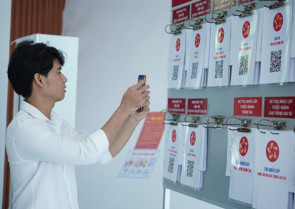 Tỉnh tiếp tục đẩy mạnh cải cách hành chính, trọng tâm là nâng cao năng lực, hiệu quả của bộ máy hành chính các cấp, xây dựng chính quyền số; cải thiện môi trường đầu tư kinh doanh (ảnh minh họa)