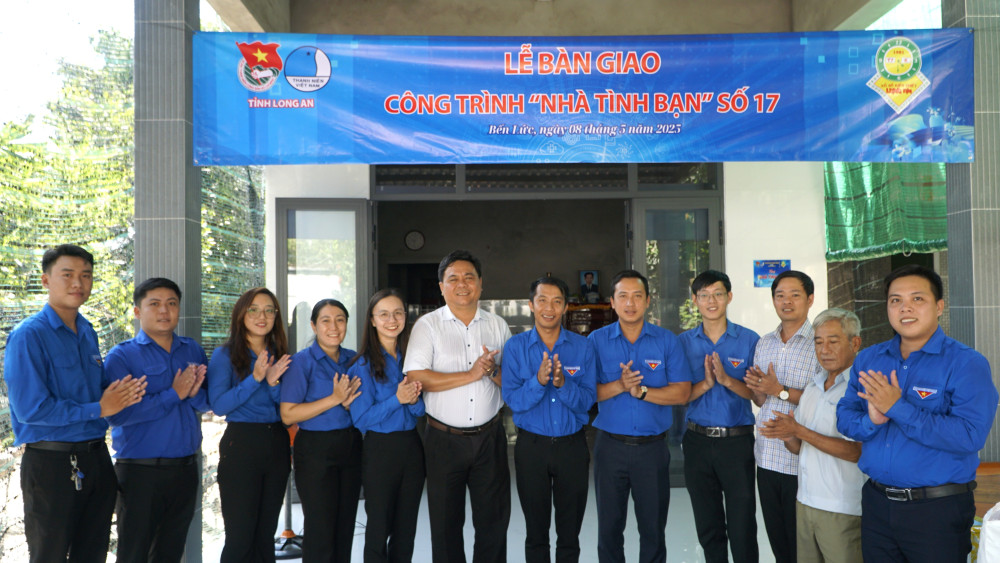 Tỉnh Đoàn Long An bàn giao công trình Nhà tình bạn số 17 tại huyện Bến Lức