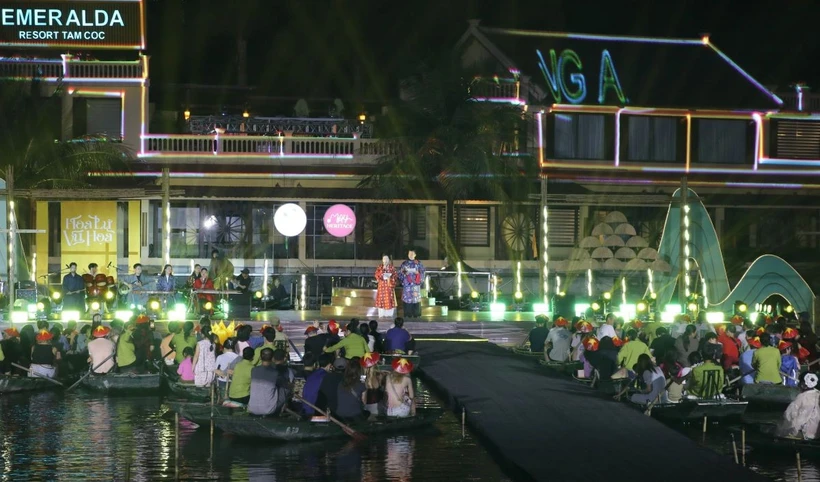 Chương trình “Gấm Vóc Hoa Lư”, nhằm lan tỏa hình ảnh cổ phục Việt Nam tới đông đảo nhân dân và du khách. (Ảnh: Thùy Dung/TTXVN)