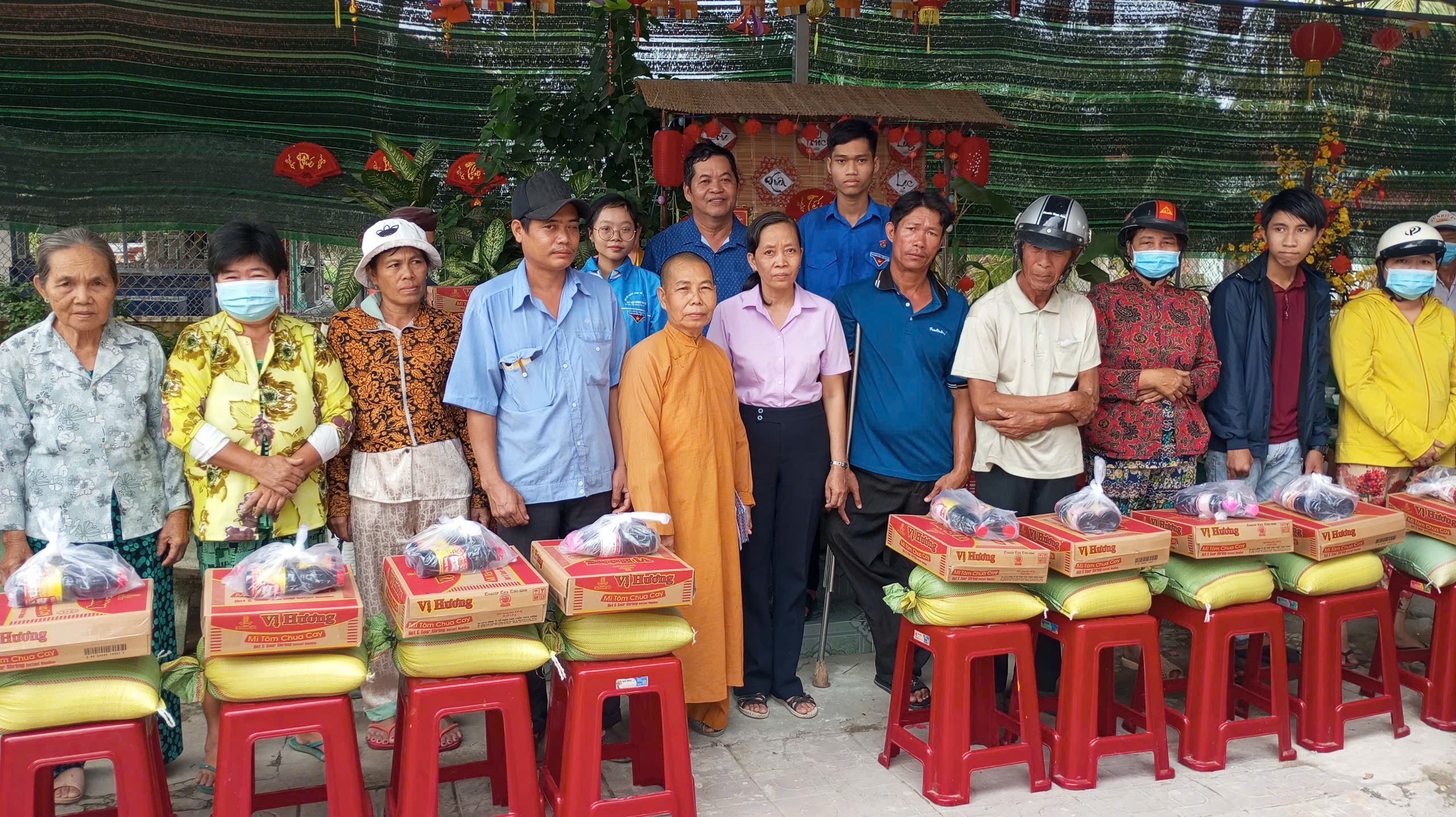 Hoạt động thăm, tặng quà cho hộ nghèo, cận nghèo, có hoàn cảnh khó khăn giúp người dân có thêm động lực vươn lên trong cuộc sống