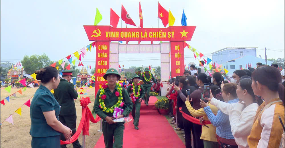 Thanh niên hăng hái lên đường nhập ngũ năm 2025