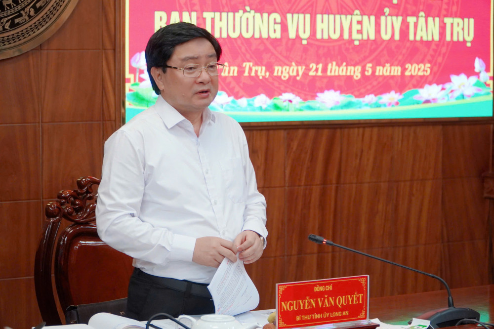 Bí thư Tỉnh uỷ -  Nguyễn Văn Quyết yêu cầu Ban Thường vụ huyện uỷ Tân Trụ phải quan tâm đến công tác bố trí, sắp xếp cán bộ