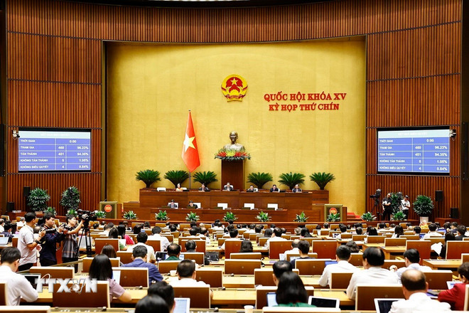 Quốc hội biểu quyết thông qua Luật Nhà giáo. (Ảnh: Doãn Tấn/TTXVN)