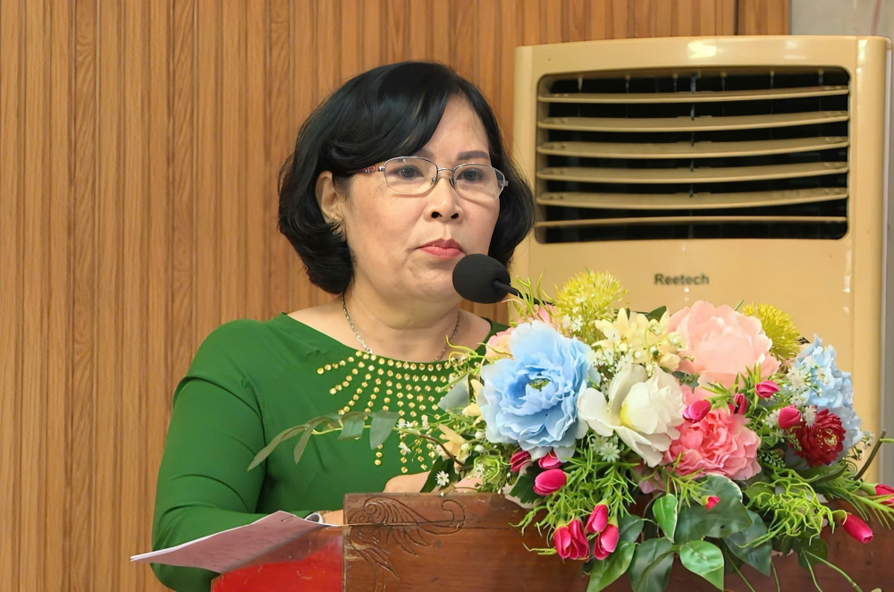 Chủ tịch Hội Nạn nhân CĐDC/Dioxin tỉnh - Nguyễn Thị Bạch Huệ báo cáo kết quả hoạt động