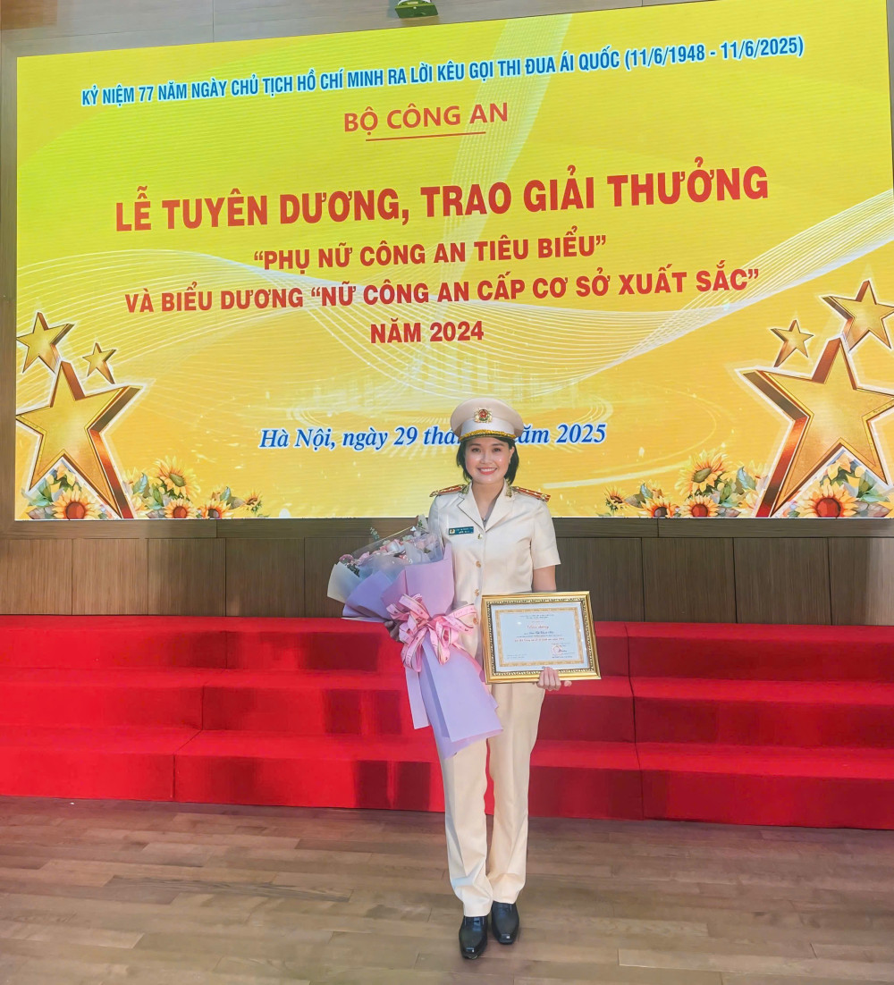 Đại úy Sầm Thị Thanh Mai được Hội Phụ nữ Bộ Công an tuyên dương Nữ Công an cơ sở xuất sắc năm 2024