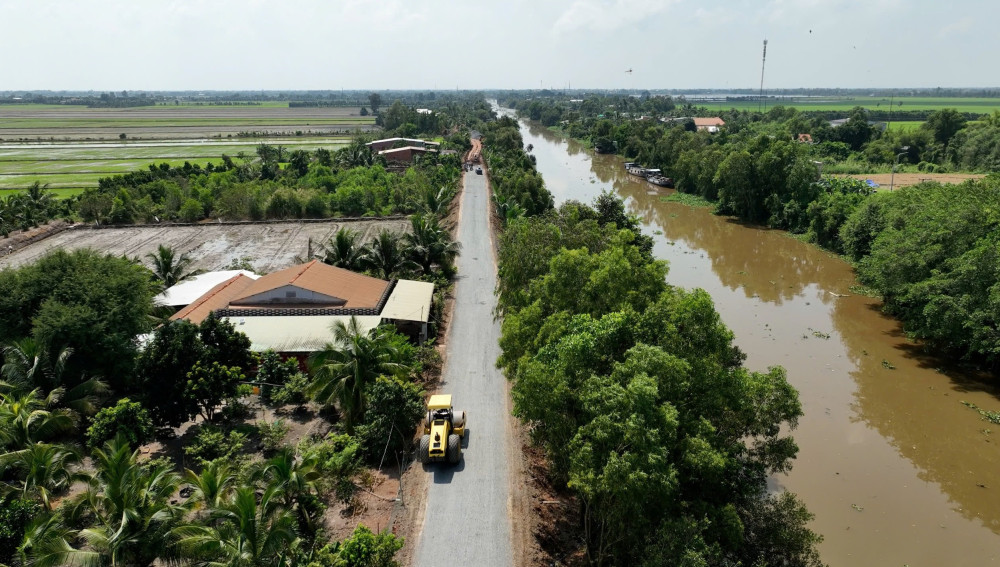 Từ năm 2011-2024, huyện Tân Thạnh huy động tổng nguồn vốn đầu tư xây dựng nông thôn mới hơn 2.776 tỉ đồng