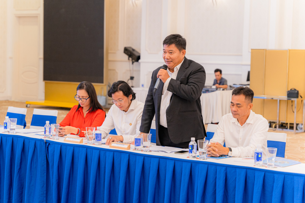 Chủ tịch Hiệp hội Du lịch tỉnh Long An - Nguyễn Văn Hiển trình bày đề án sáp nhập 2 Hiệp hội 