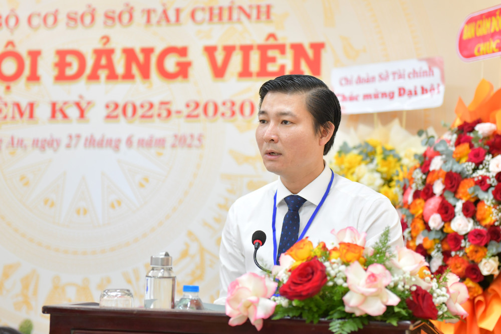 Bí thư Đảng ủy, Giám đốc Sở Tài chính - Trương Văn Liếp phát biểu diễn văn khai mạc Đại hội