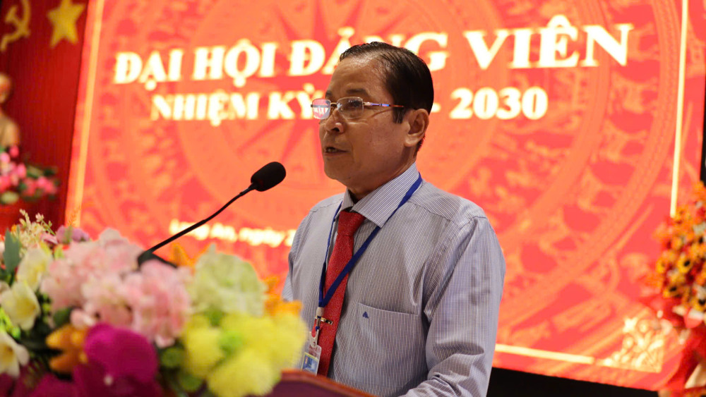 Phó Bí thư Đảng ủy UBND tỉnh - Nguyễn Văn Chóng phát biểu chỉ đạo tại đại hội