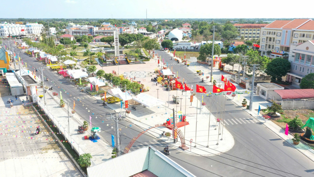 Huyện Tân Trụ được Thủ tướng Chính phủ công nhận huyện đạt chuẩn nông thôn mới nâng cao năm 2024 (ảnh: Kế Vương)