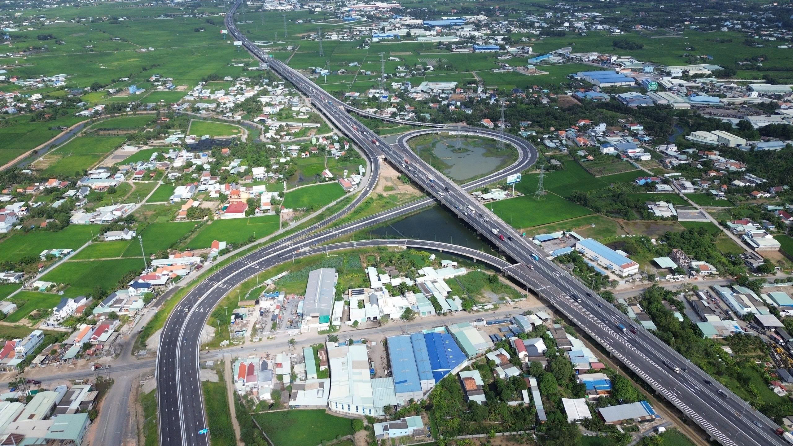 Hạ tầng giao thông phát triển mở ra nhiều động lực phát triển