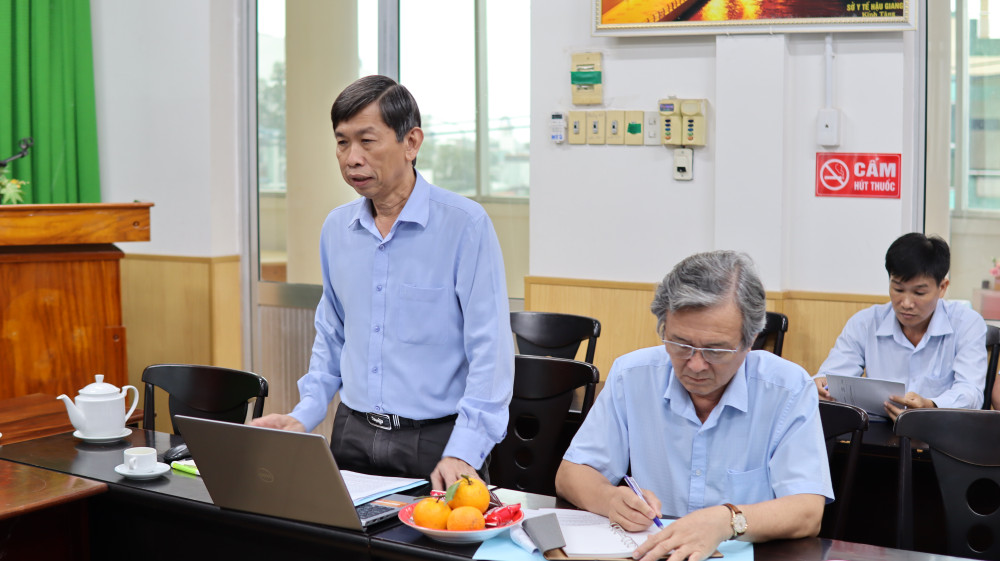 Giám đốc Sở Y tế Đỗ Hồng Sơn báo cáo tại buổi làm việc