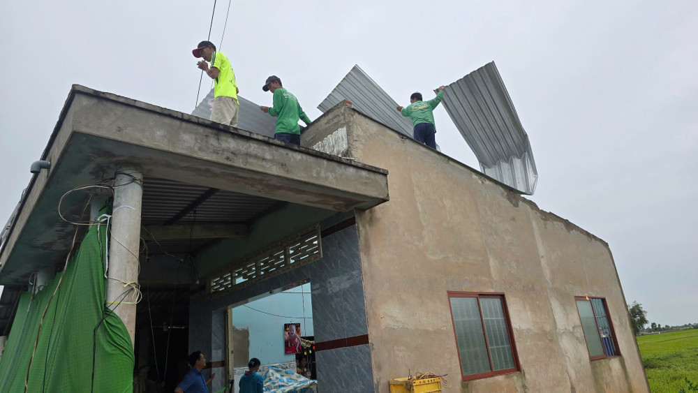 Người dân chung tay hỗ trợ các gia đình bị ảnh hưởng