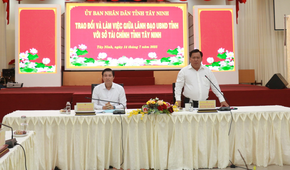 Phó Chủ tịch UBND tỉnh Huỳnh Văn Sơn làm việc với Sở Tài chính